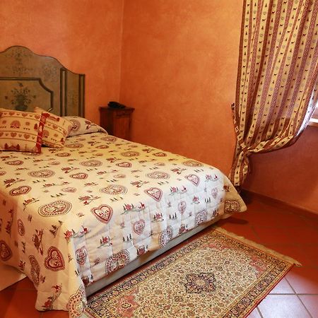 Вілла Agriturismo La Virginia Revello Екстер'єр фото