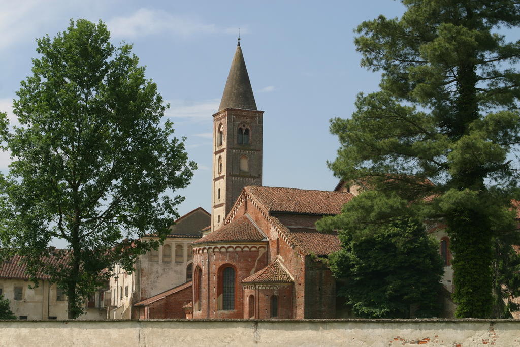 Вілла Agriturismo La Virginia Revello Екстер'єр фото