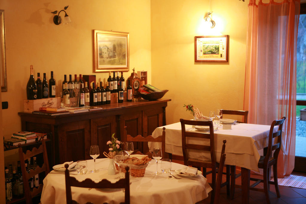 Вілла Agriturismo La Virginia Revello Екстер'єр фото