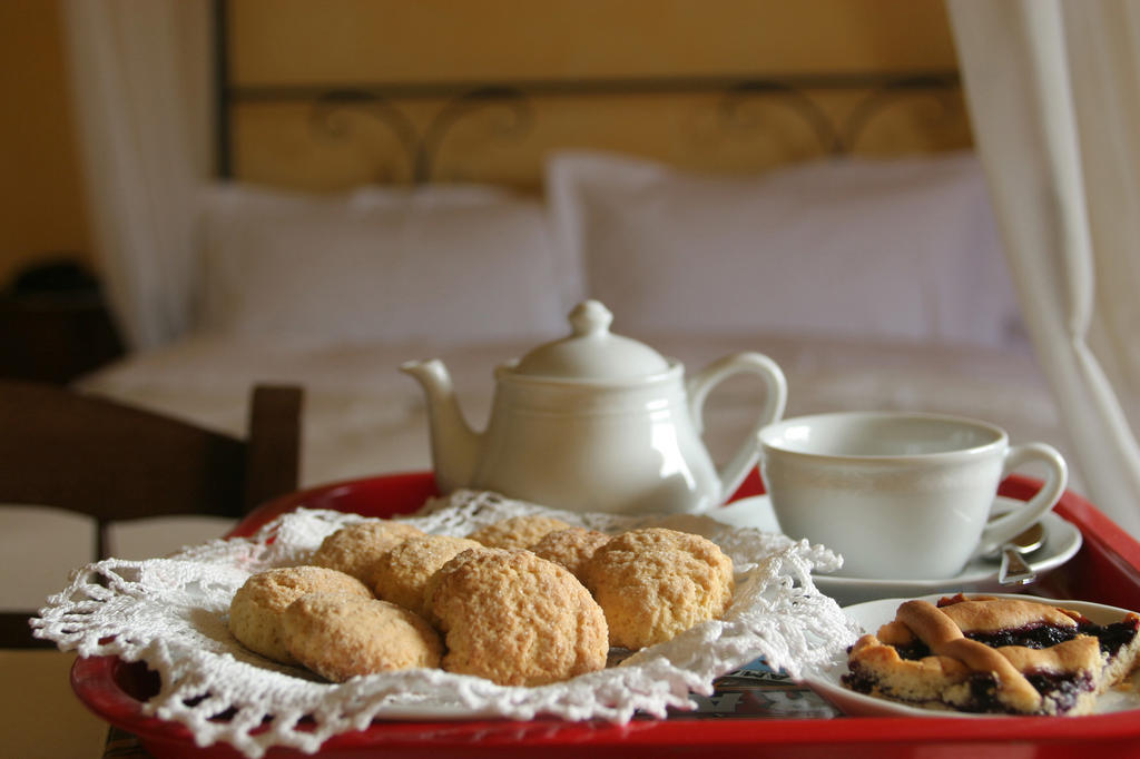 Вілла Agriturismo La Virginia Revello Екстер'єр фото